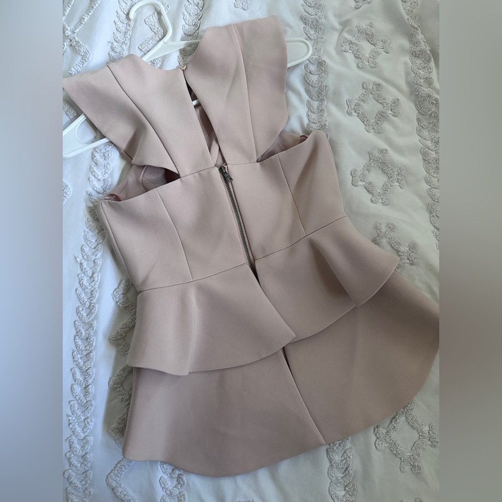 BCBGMaxAzria Cream Ruffled Sleeveless Top - Picture 5 of 6